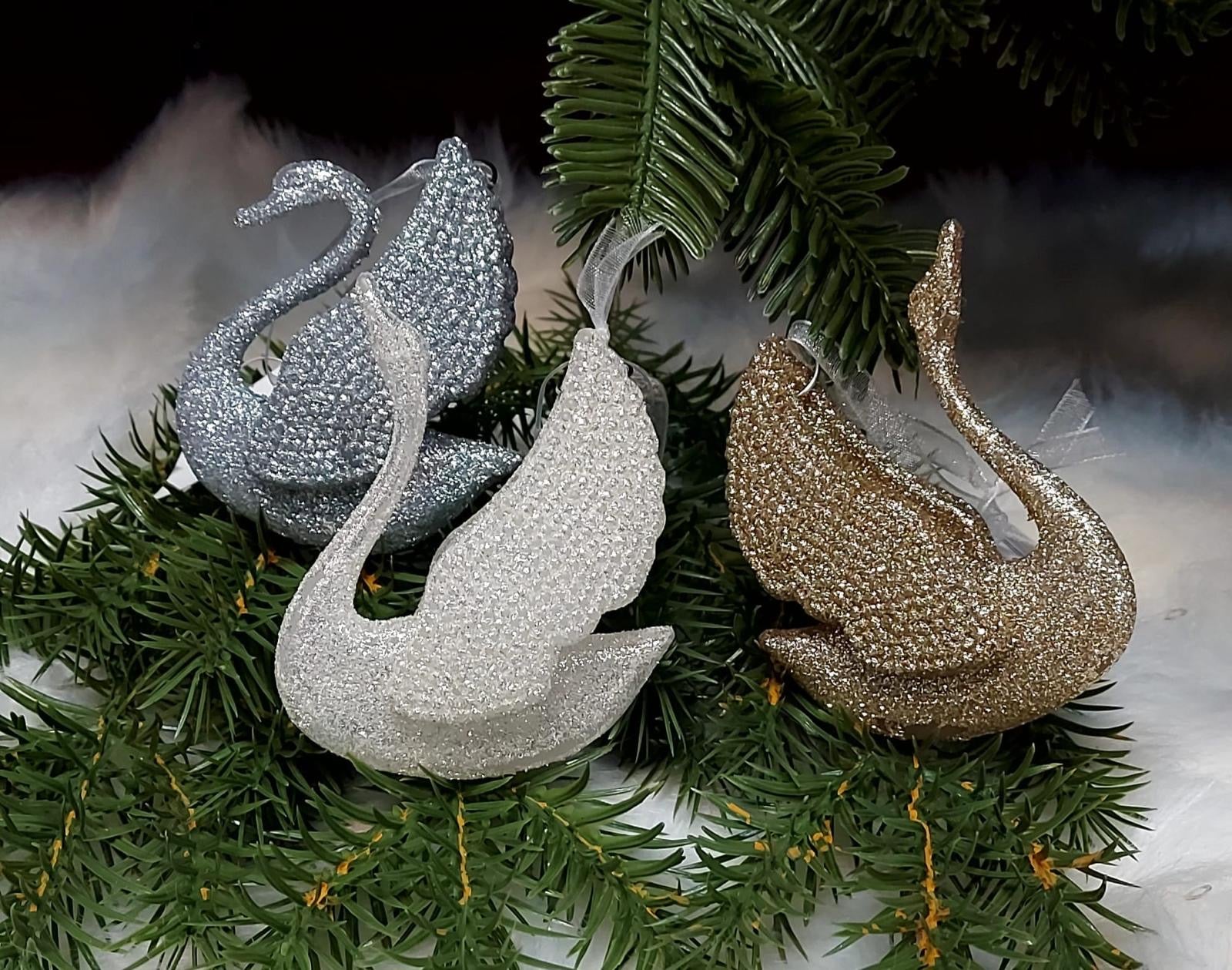 Set 12 ornamente de Crăciun în formă de lebădă, cu sclipici – Argintiu, Alb sau Șampanie - 7x8,5cm